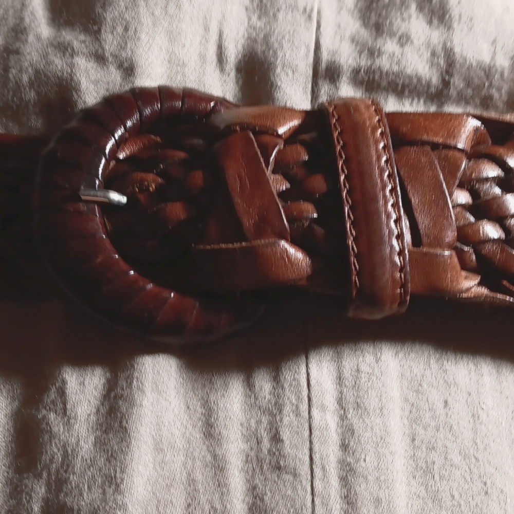 Vintage chunky leather belt 2in wide size medium 33 in max made in Italy A1